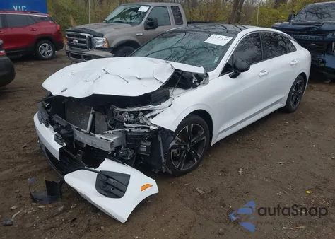 2021 Kia K5 Gt-Line z USA, uszkodzony, nr VIN 5XXG64J20MG059347